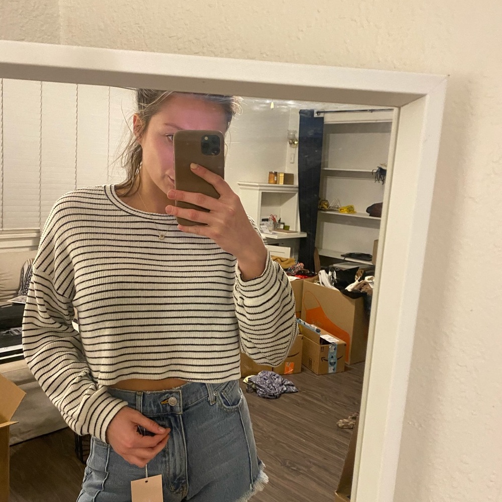 Striped cropped sweater top